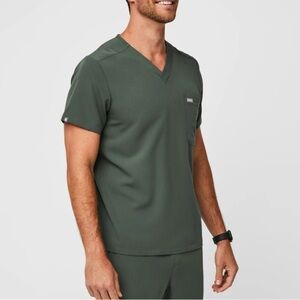 Figs leon three pocket scrub top moss green size XXL